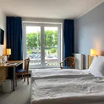 Stadthafen Hotell 3*