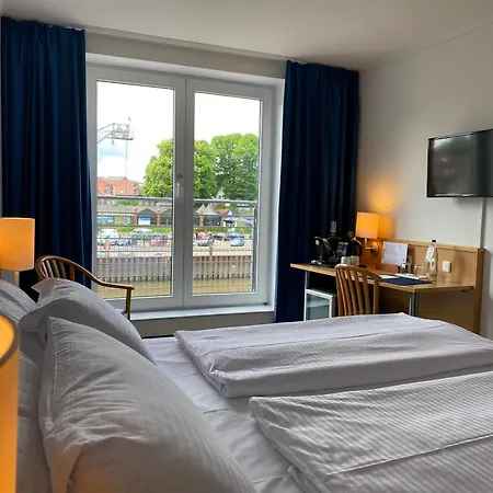 Stadthafen Hotel